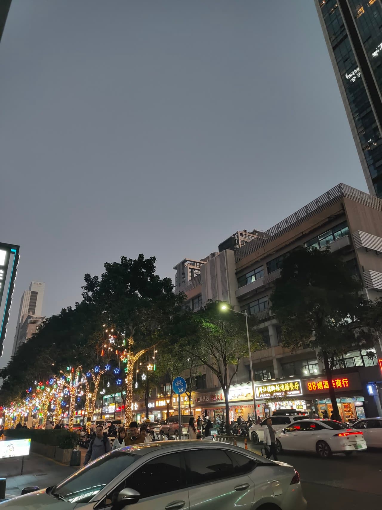 Near the business district, dining options are plentiful.