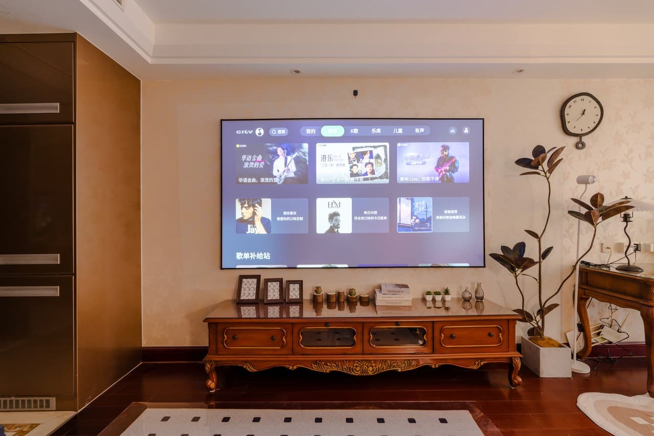 100-inch giant screen projection