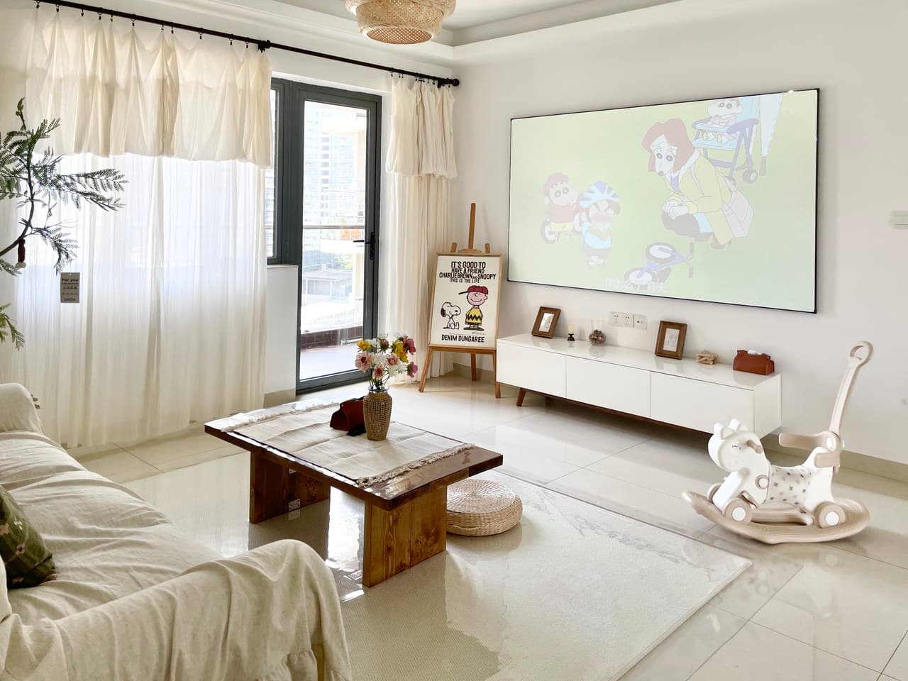180 sq m, 5 bedrooms, suitable for living with family and friends.