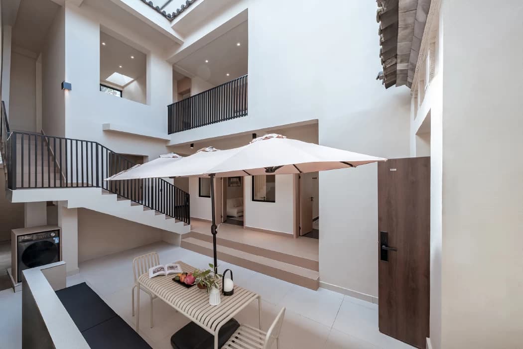 3-bedroom villa for rent in Dali Old Town | Dali's most handsome guesthouse owner.