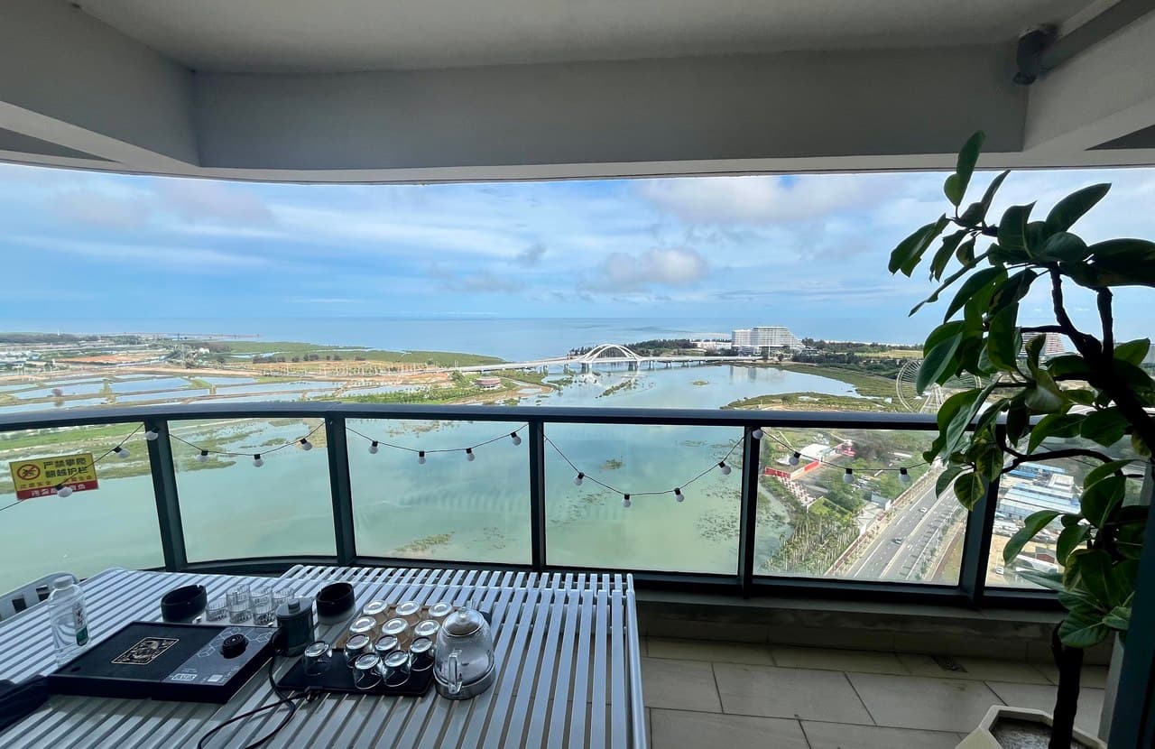 Leisure tea table, sea view gatherings and meals