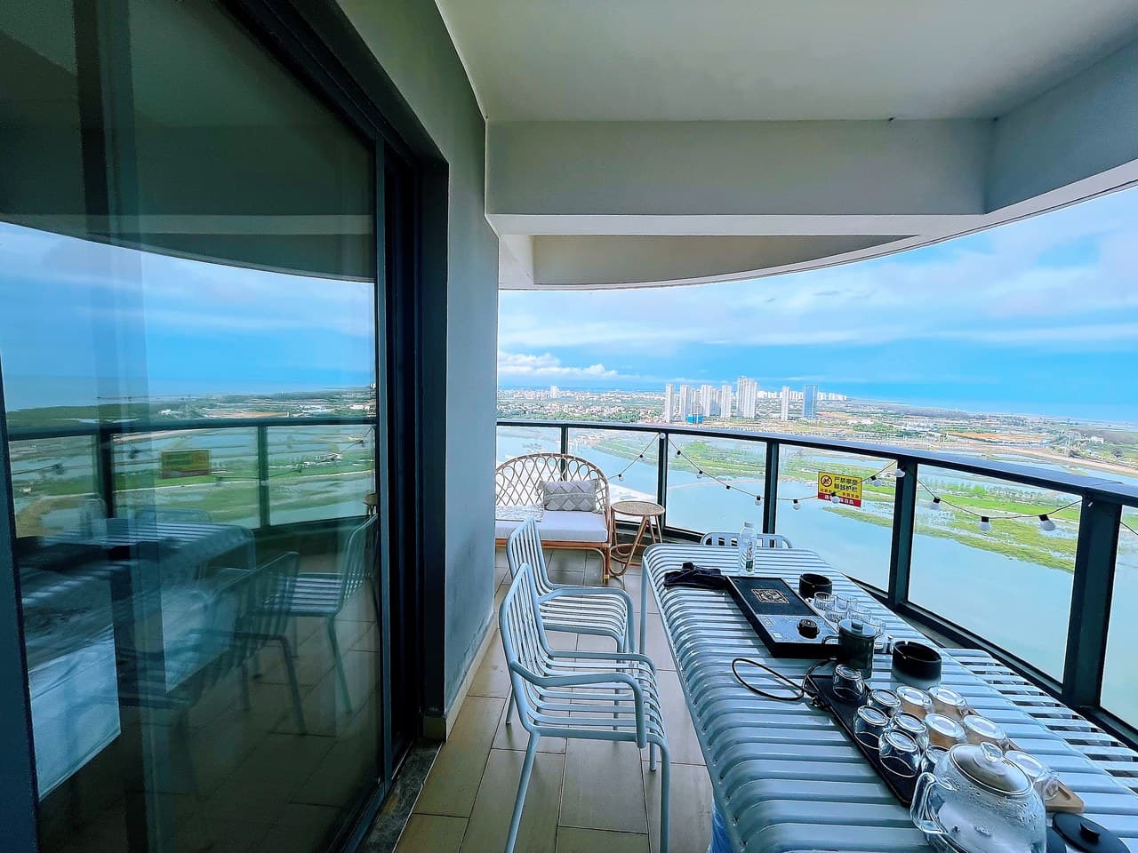 Leisure tea table, sea view gatherings and meals