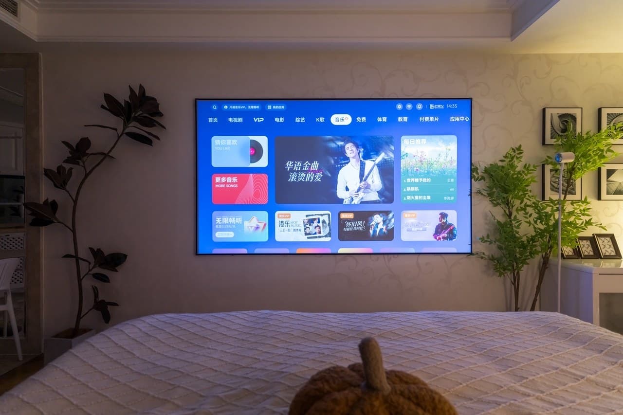 100-inch giant screen projection