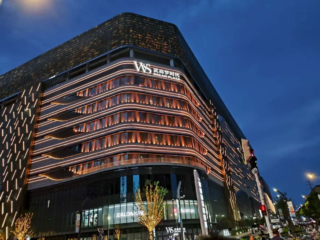 Near the business district, dining options are plentiful.
