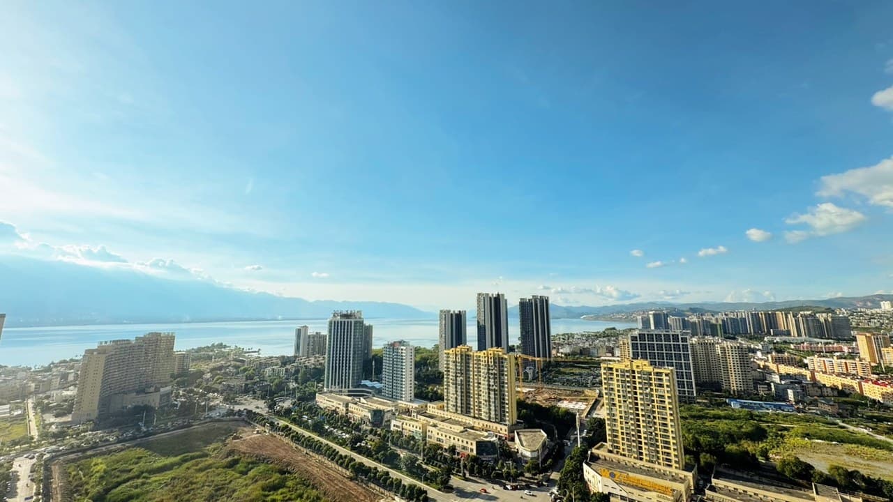 Convenient transportation and close to attractions