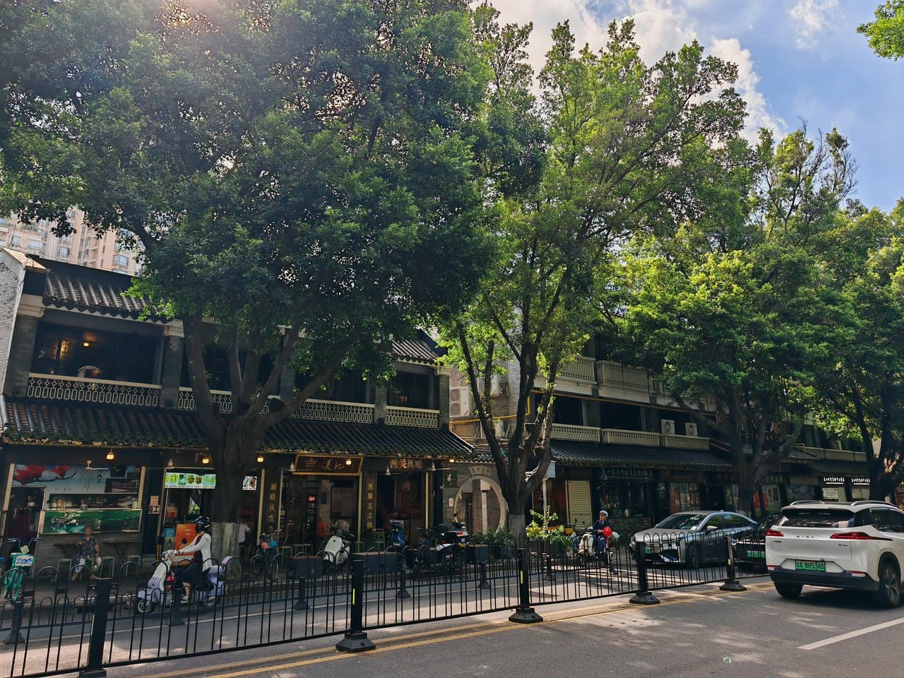 Food Paradise: Authentic Cantonese Flavors Right Outside Your Door