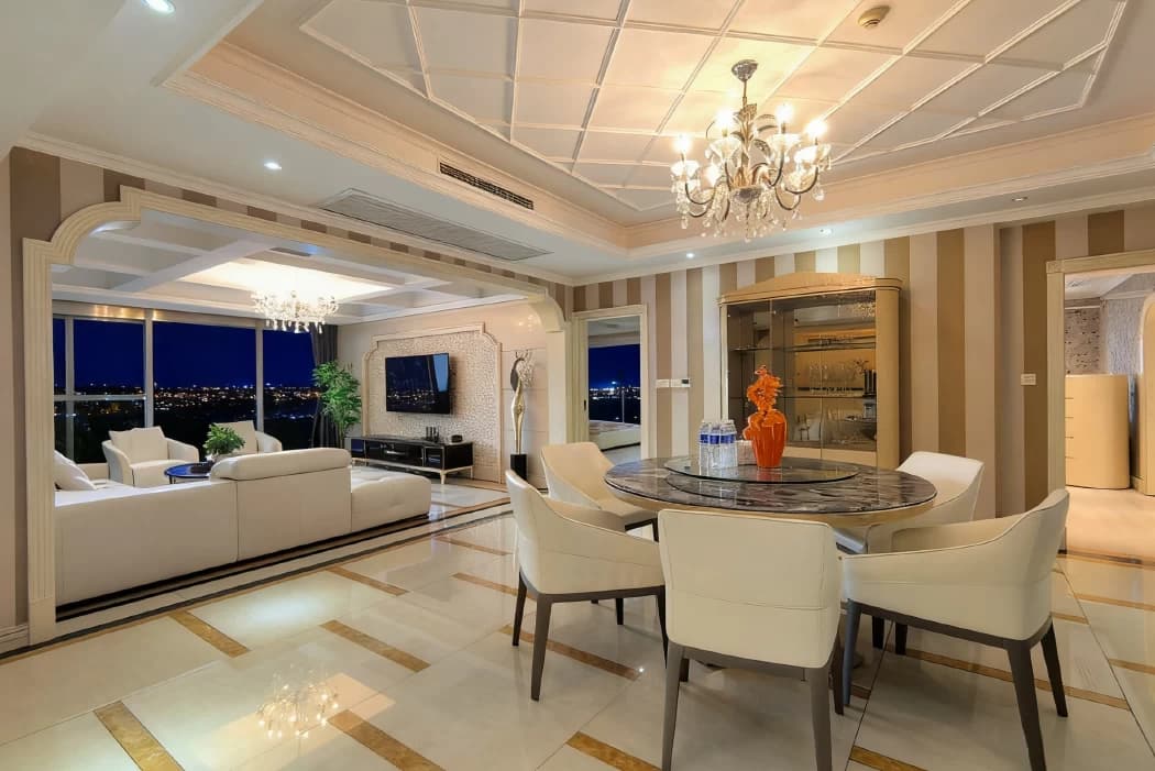 3-Bedroom Hotel-Style Apartment for Rent in Jiefangbei/Hongyadong | 69th Sky Homestay, a Cloud-Top River View Homestay in Chongqing