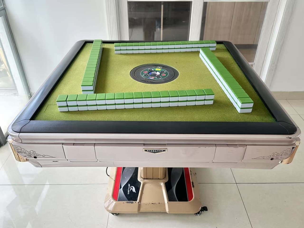 Free giant screen HD projector/Mahjong/Board games