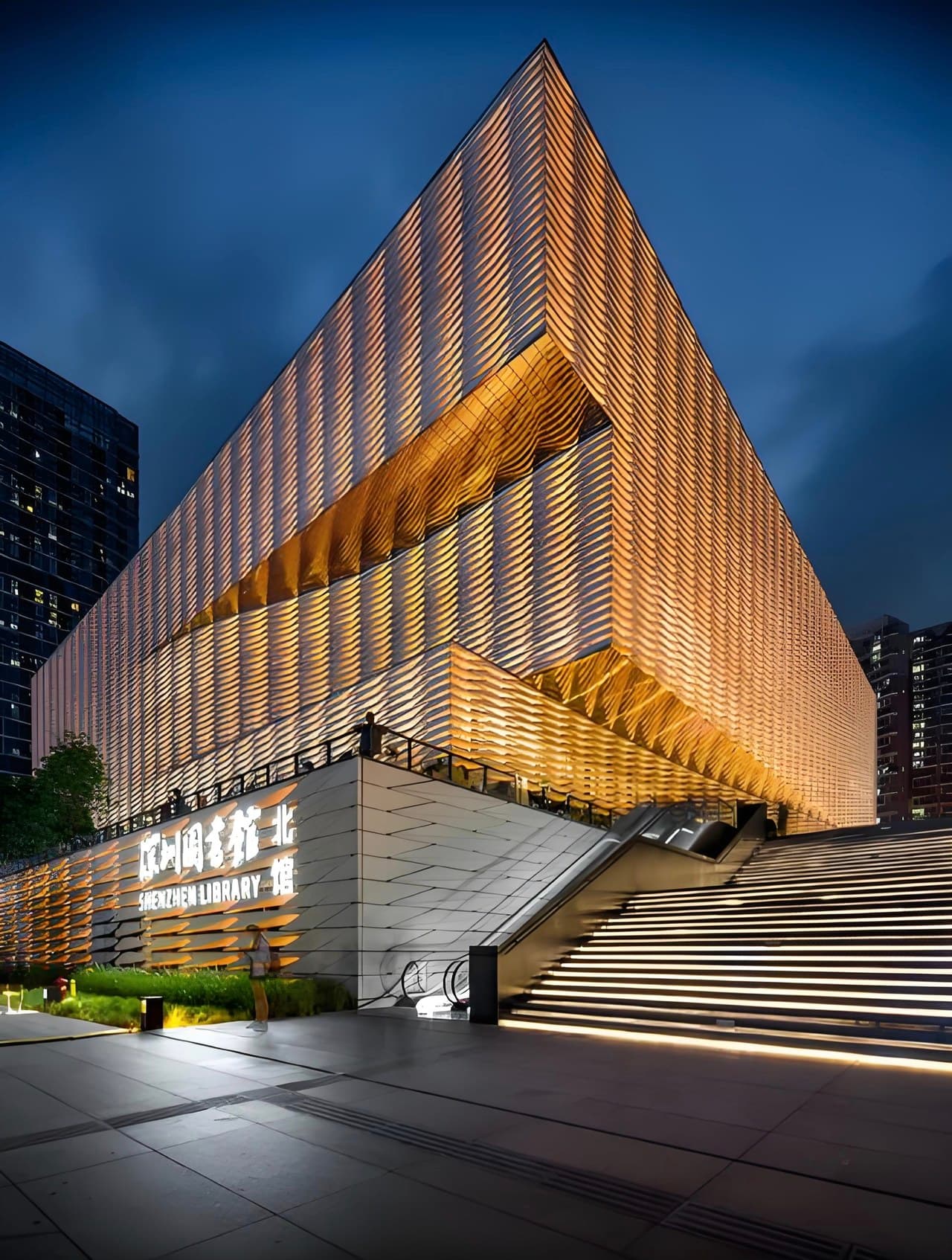 Convenient for travel around Longhua Central Business District