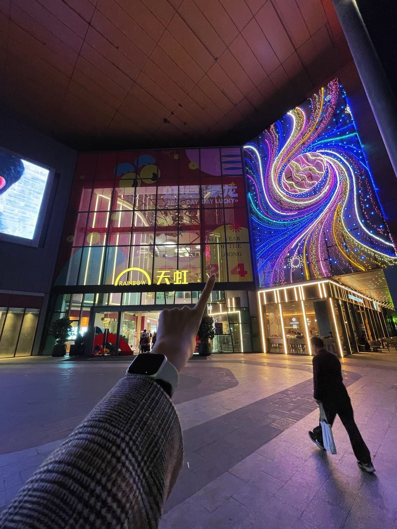 Longhua CBD Center, a hub for dining, entertainment, and leisure.