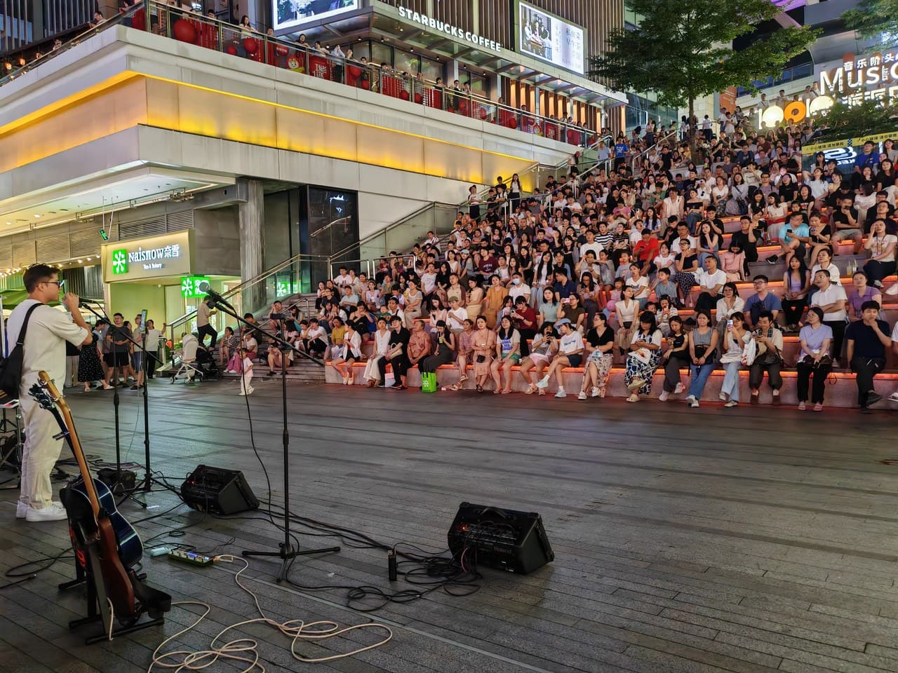 Longhua CBD Center, a hub for dining, entertainment, and leisure.