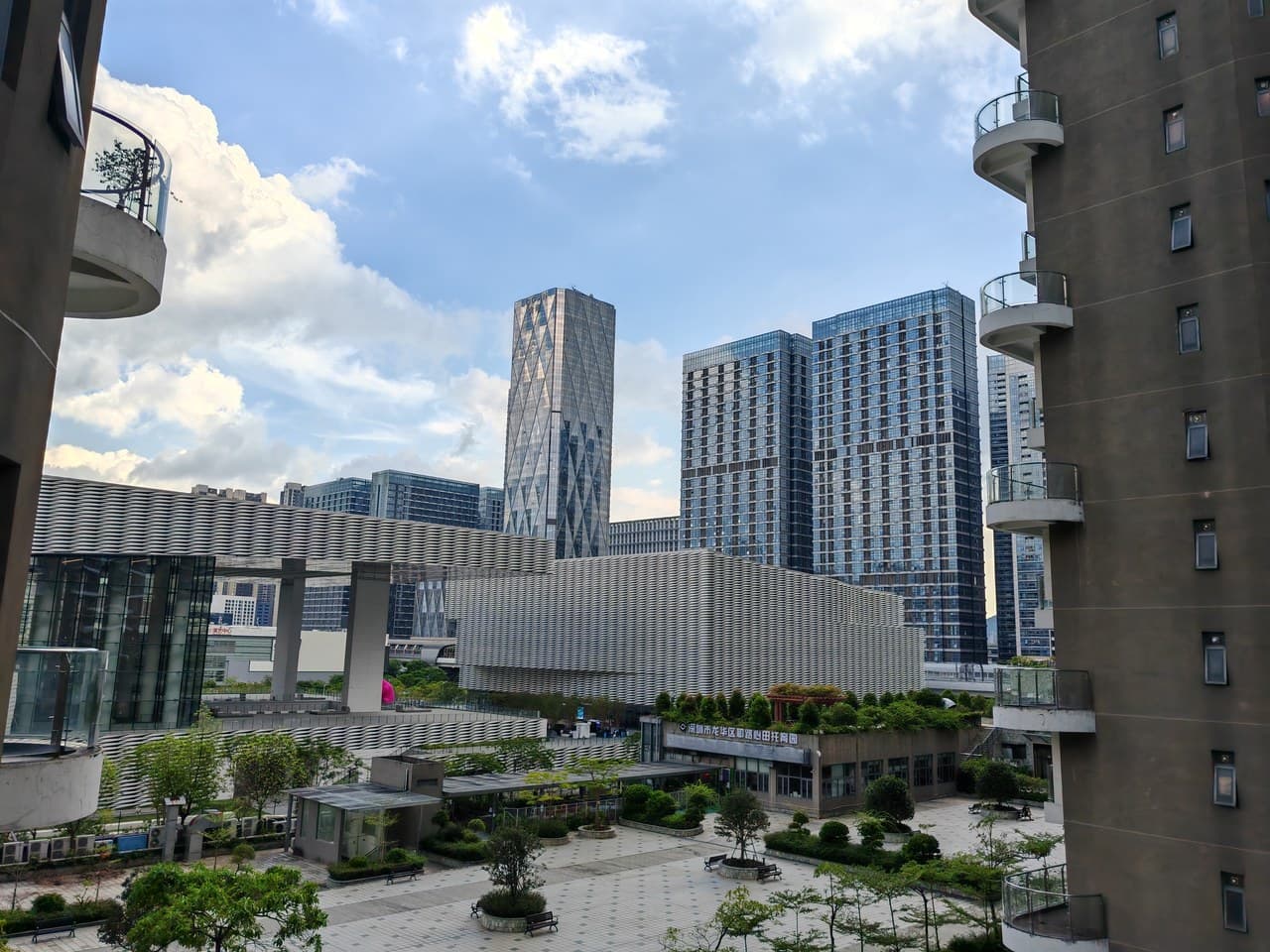 Longhua CBD Center, a hub for dining, entertainment, and leisure.
