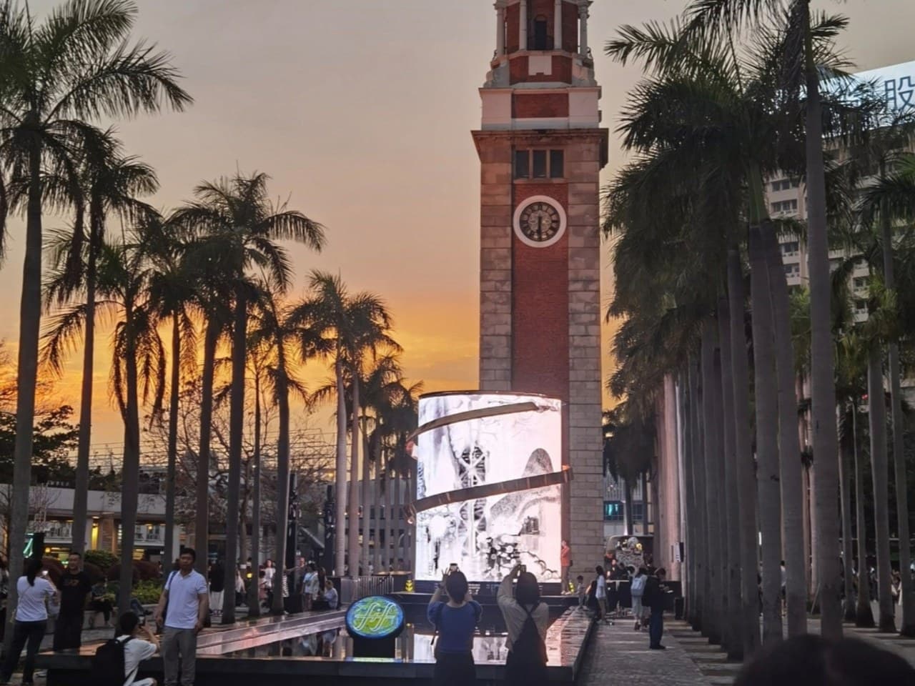 Smooth and quick transit to Hong Kong, enjoy a day trip to HK