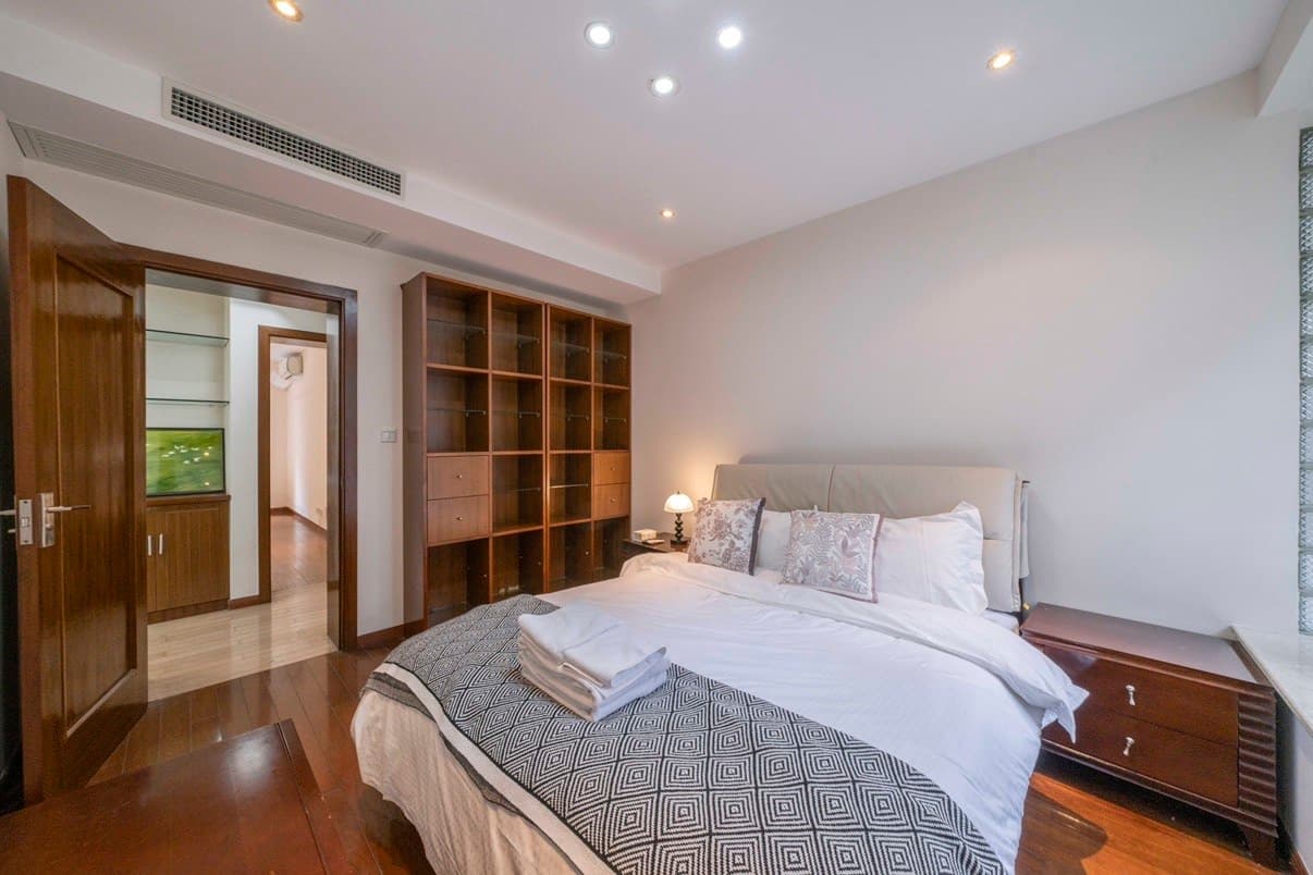 Three large rooms with five beds