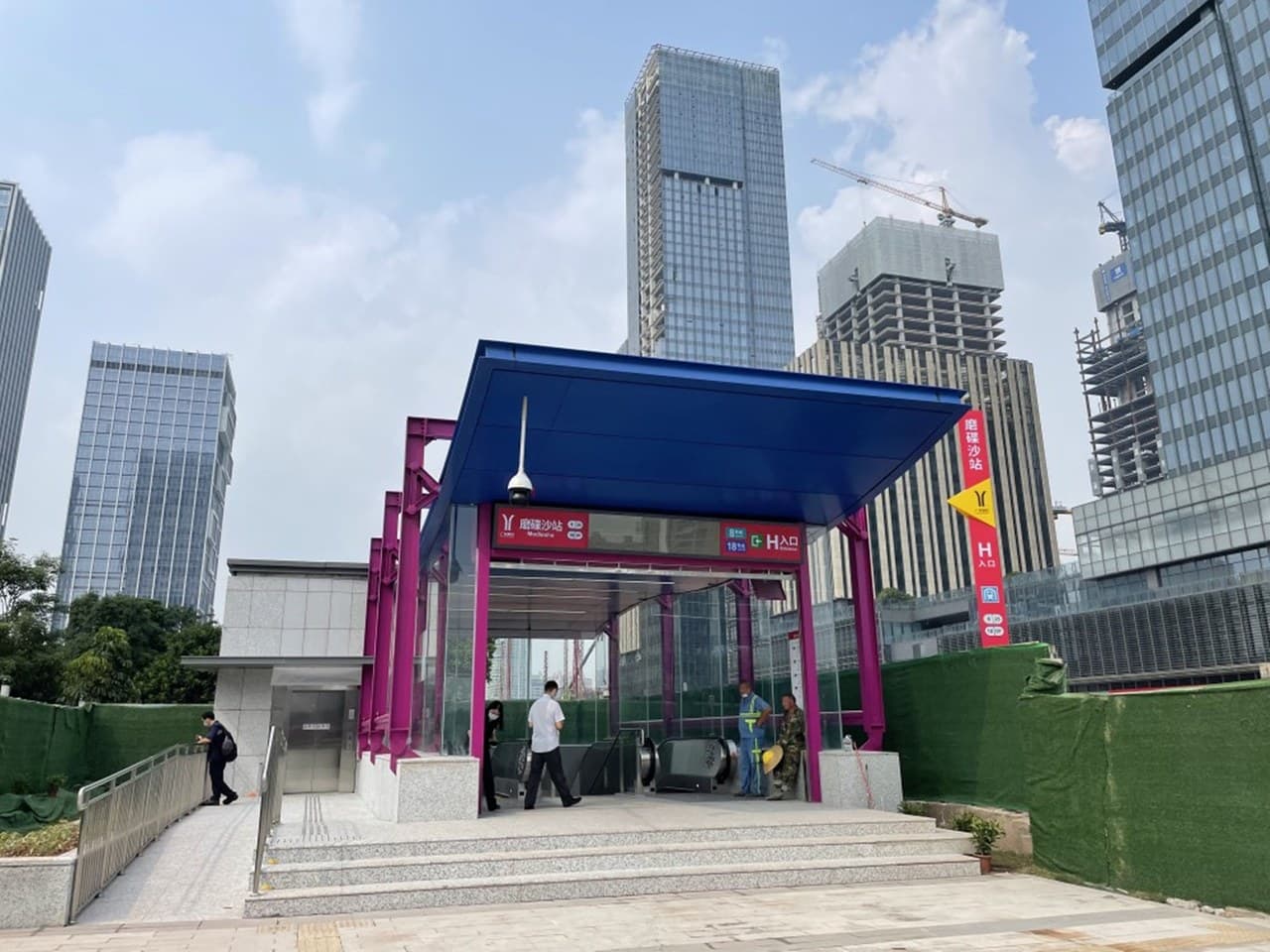 Convenient transportation, city center