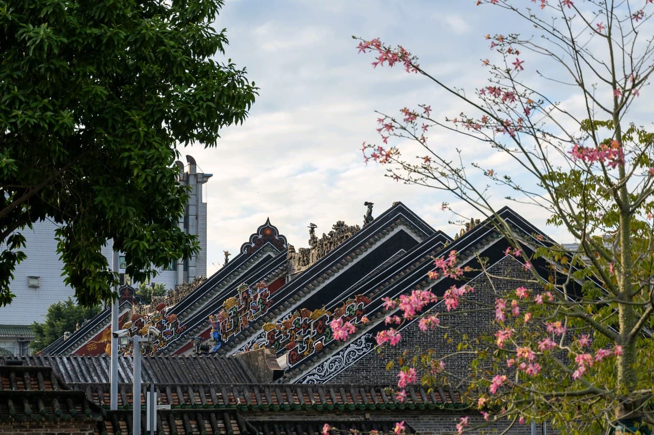 Local delicacies of old Xiguan, eat, drink, and stroll around.