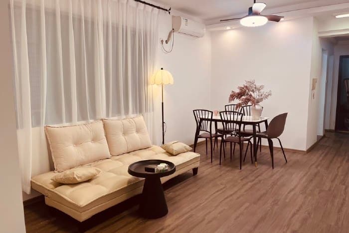 The living room sofa is a 1.2-meter single sofa bed.