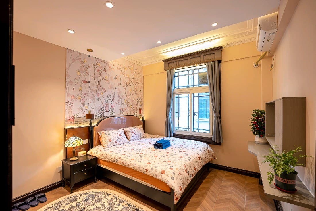 3 bedrooms and 2 bathrooms, suitable for living with family and friends.