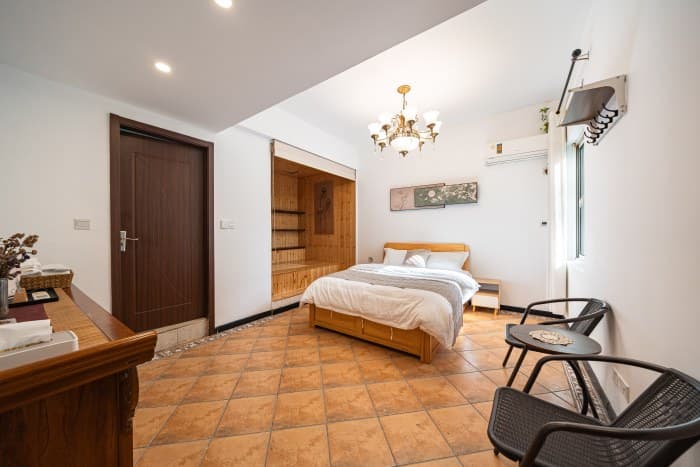 201, 1.5-meter bed, with an ensuite bathroom.