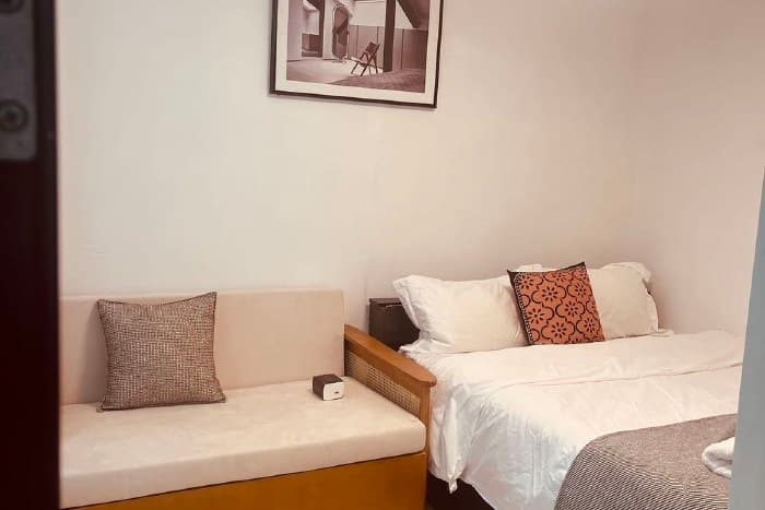 The sofa bed can be unfolded into a 1.2-meter bed, which can be placed in the living room or the bedroom.