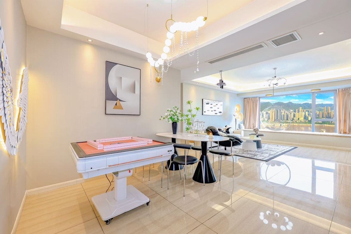 57-story luxury river-view apartment in upscale residential area / mahjong