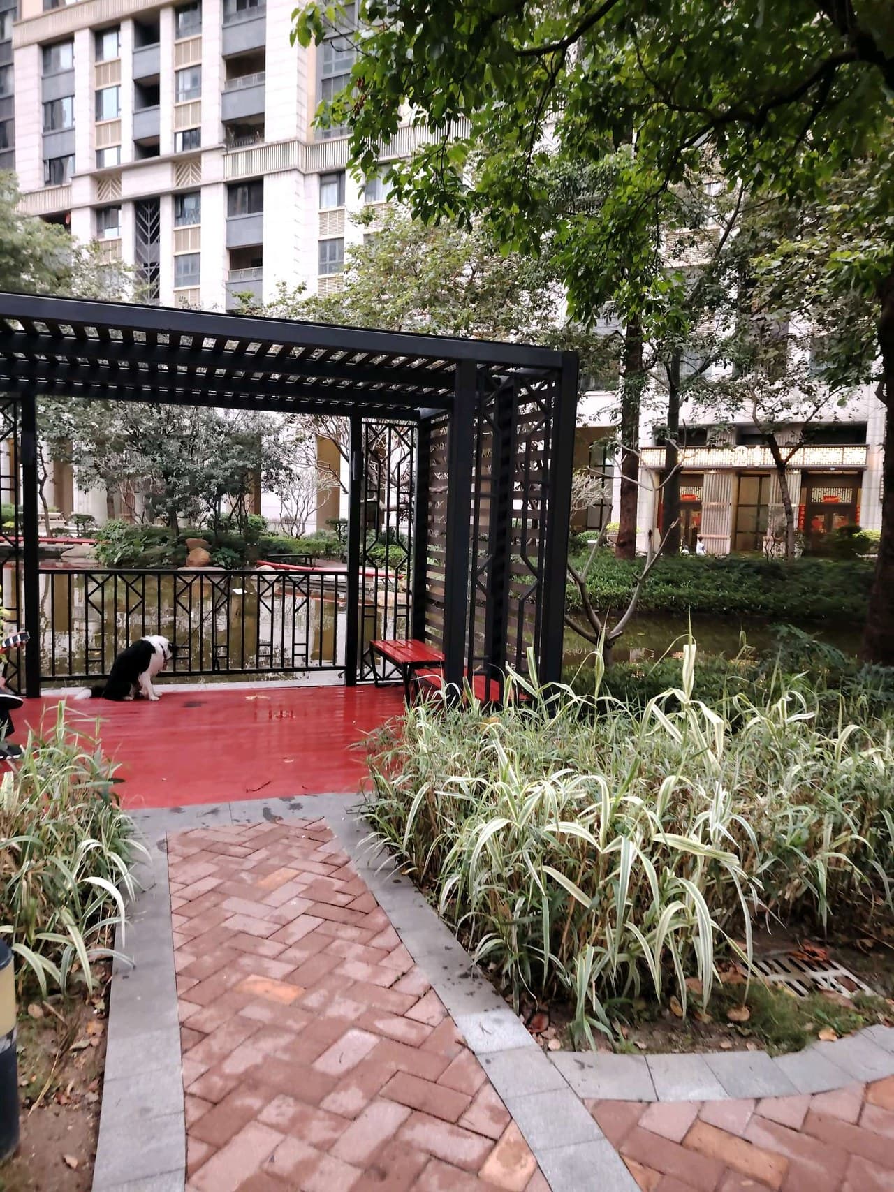 Within walking distance of Yingyue Lake Park and Huanyu City