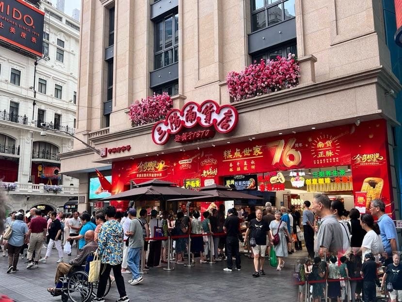 Near the business district, dining options are plentiful.