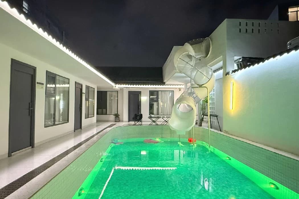10-Bedroom Villa for Rent in Beihai Silver Beach Tourist Resort | Yan Jian·HL Holiday Villa