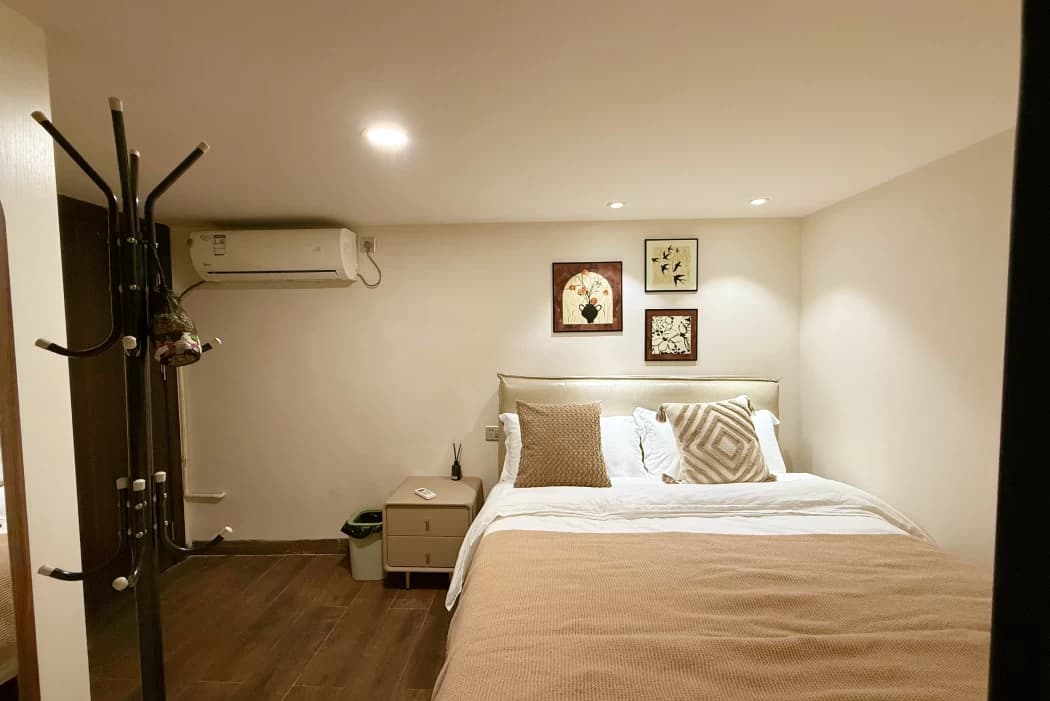 View photo 3