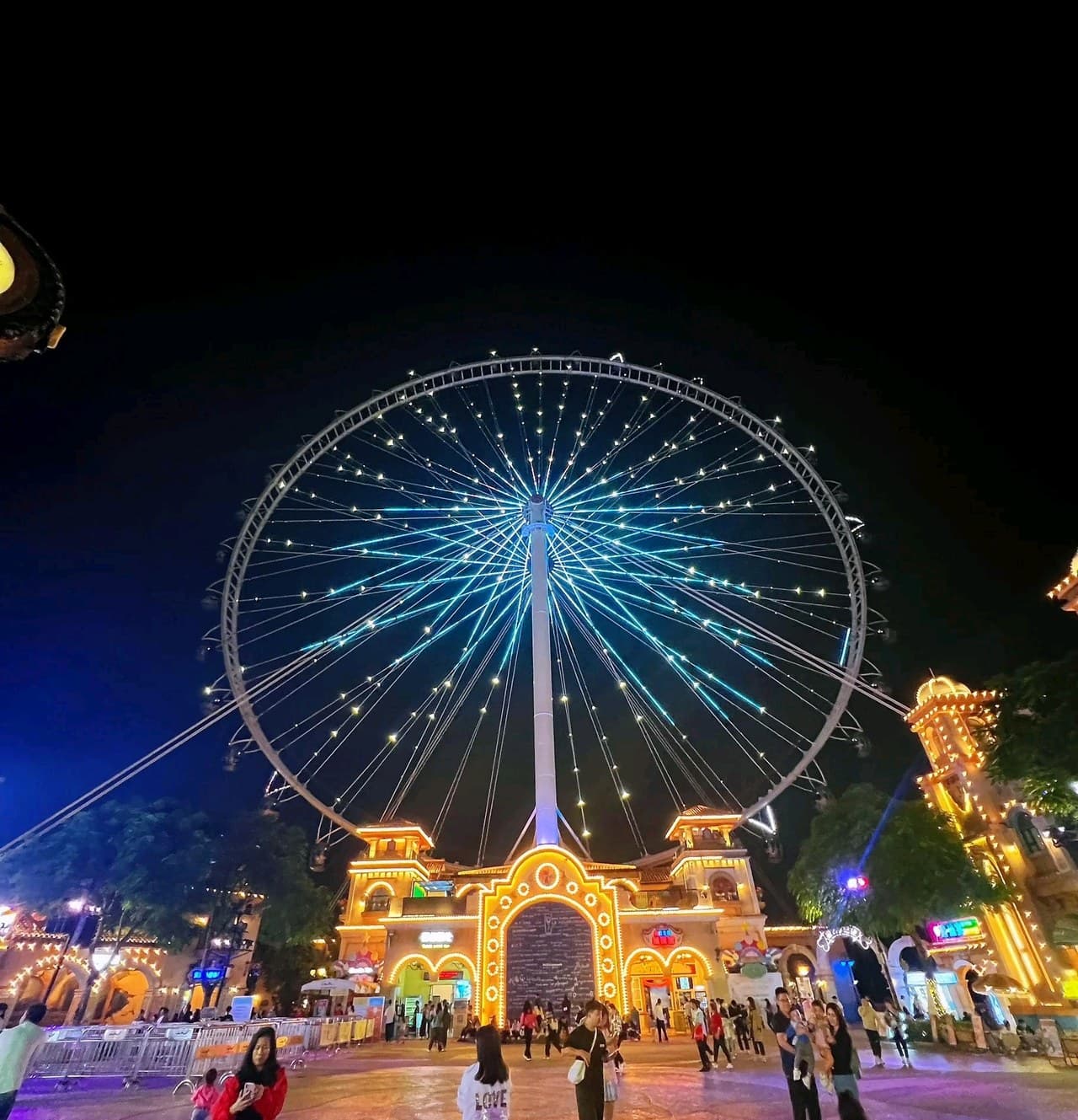 Foshan's specialty foods are located within 2 kilometers.