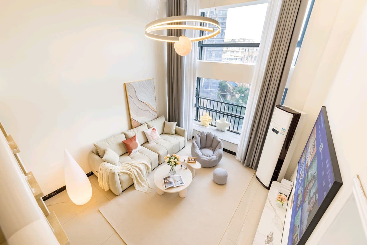 The property is located next to Guangzhou Chimelong Tourist Resort.