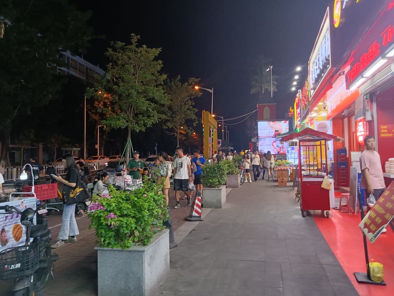 Near the business district, dining options are plentiful.