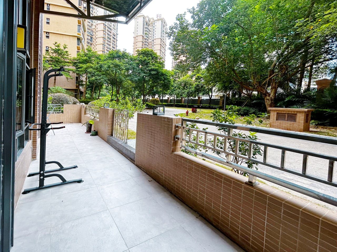 Surrounding transportation, featured attractions