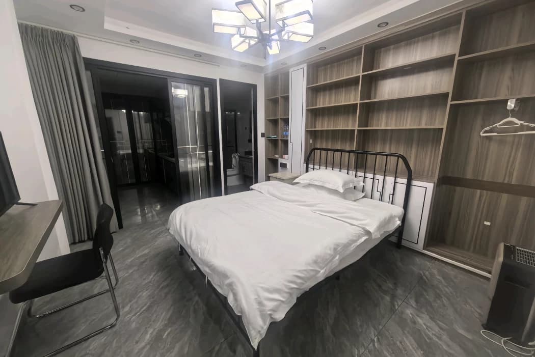 One-bedroom apartment for rent near Haizhu Square/Beijing Road Pedestrian Street | Guanlv Homestay, No. 6 Guanghua Road, landlord