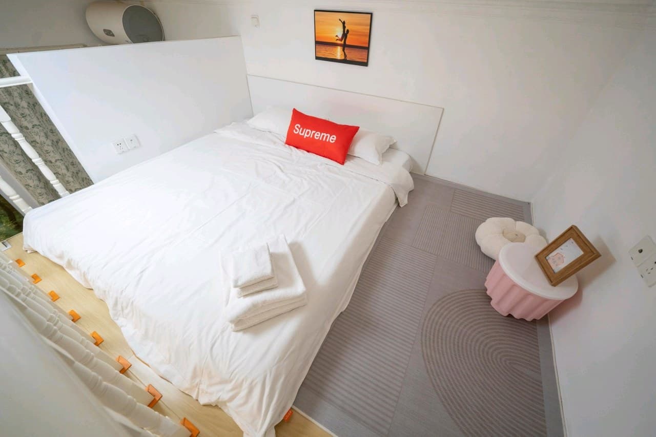 Clean and cozy, just 2 minutes from Xintiandi subway station.