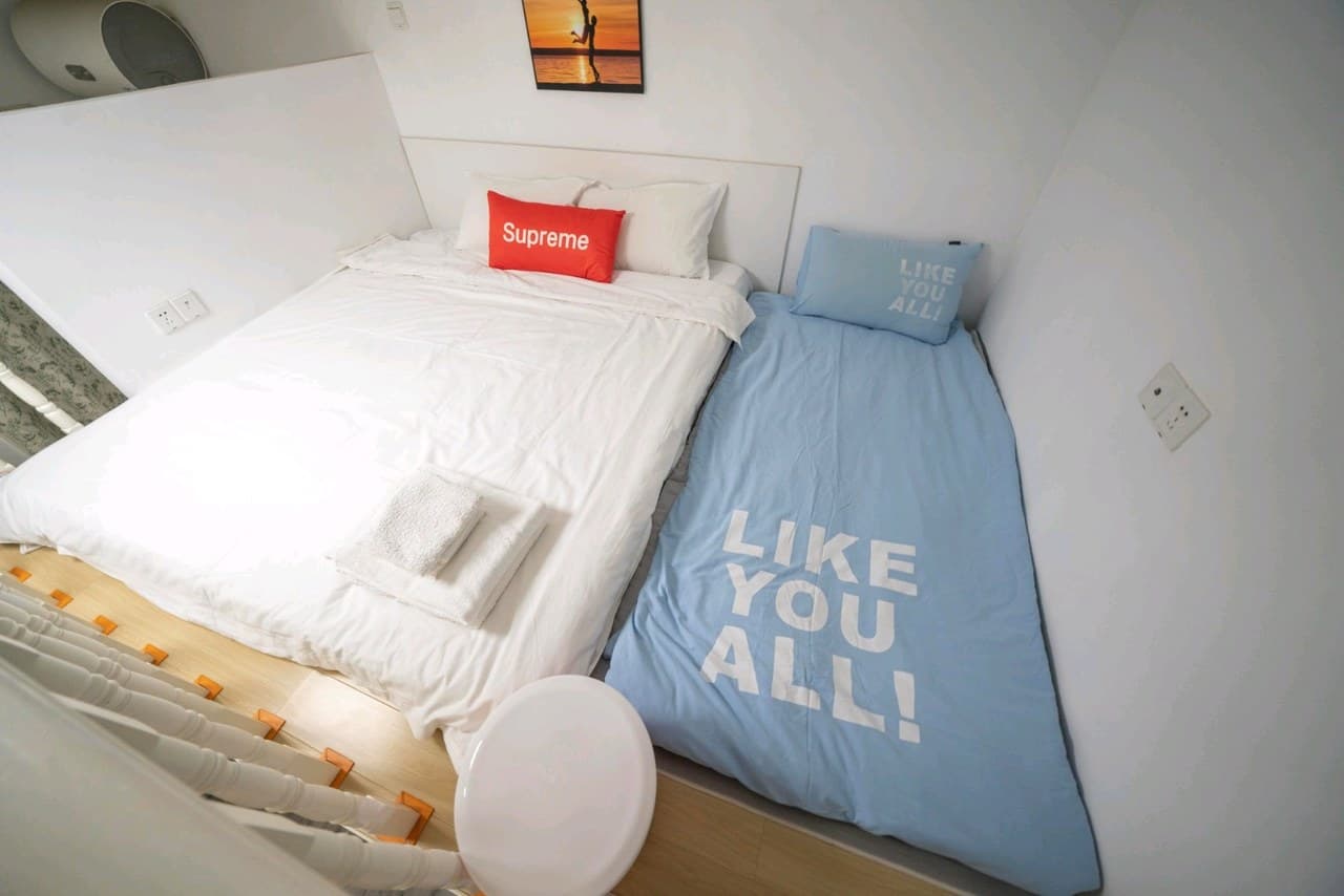 Clean and cozy, just 2 minutes from Xintiandi subway station.
