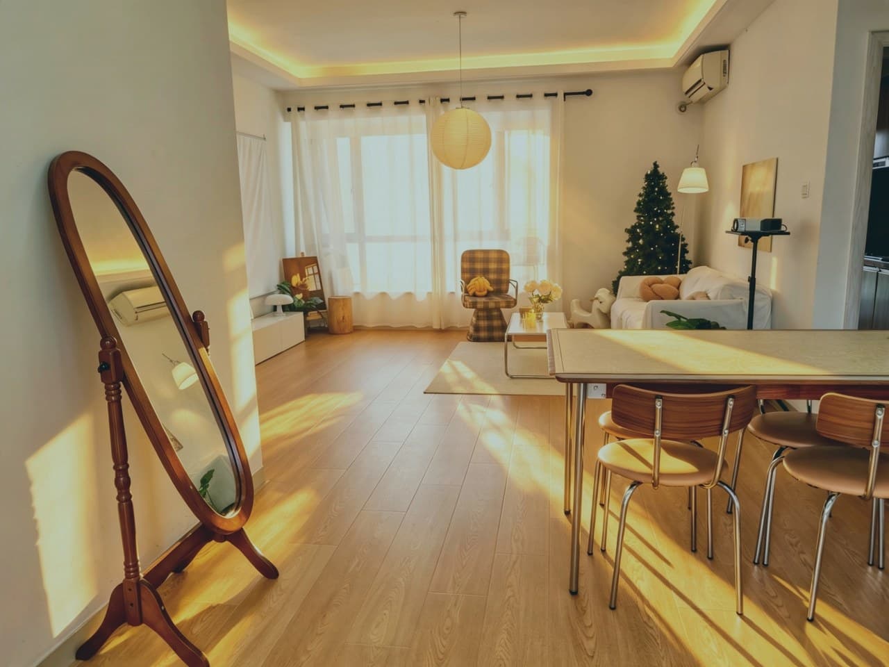 180 square meter large apartment with 5 bedrooms, 3 bathrooms and 2 living rooms