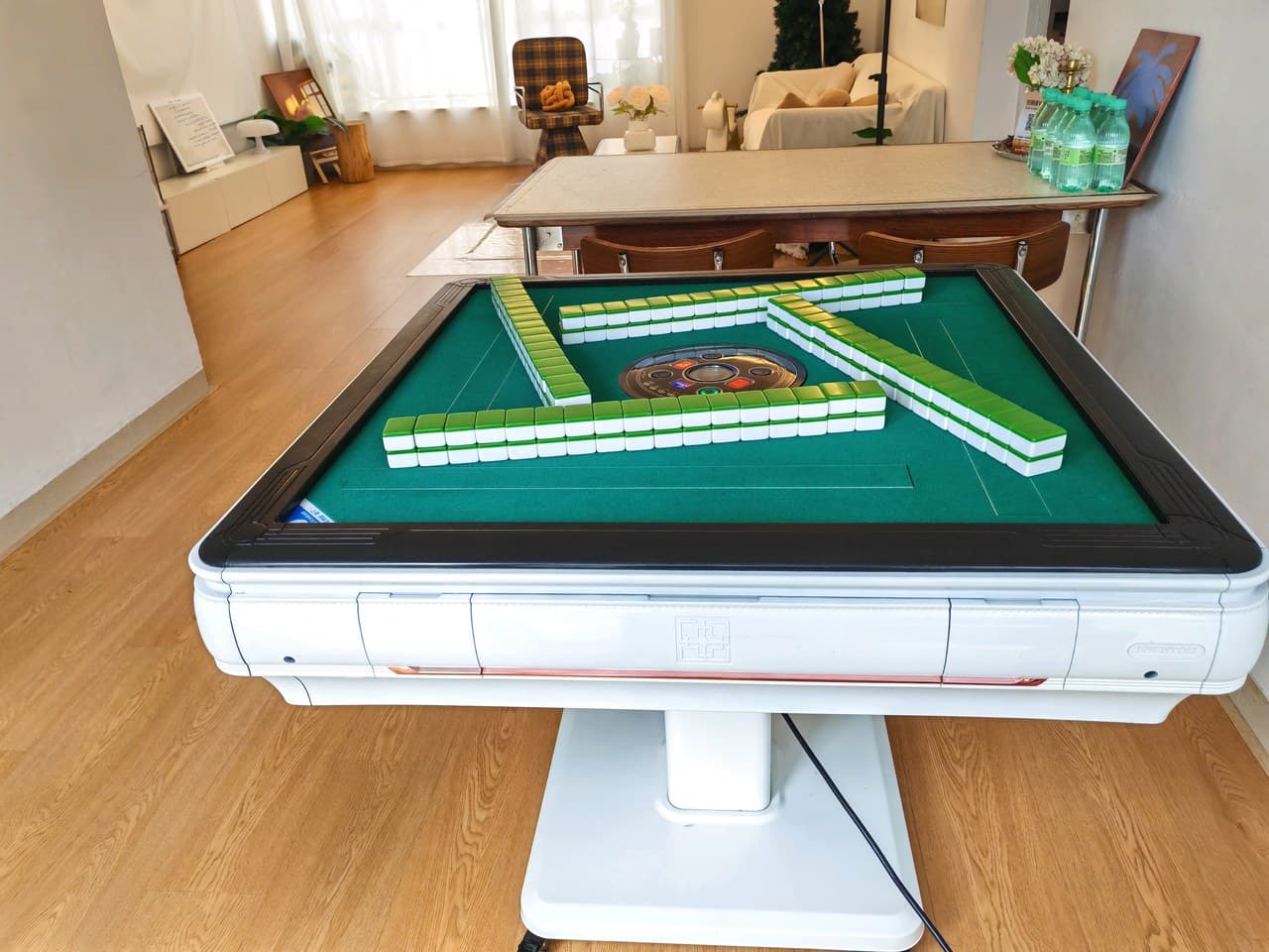 Automatic mahjong machines, game consoles, karaoke