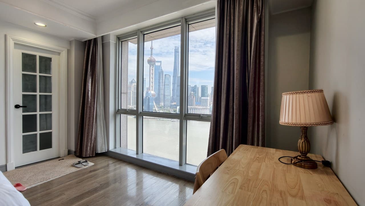 A prime location with stunning river views, perfect for weddings, photoshoots, and small gatherings.