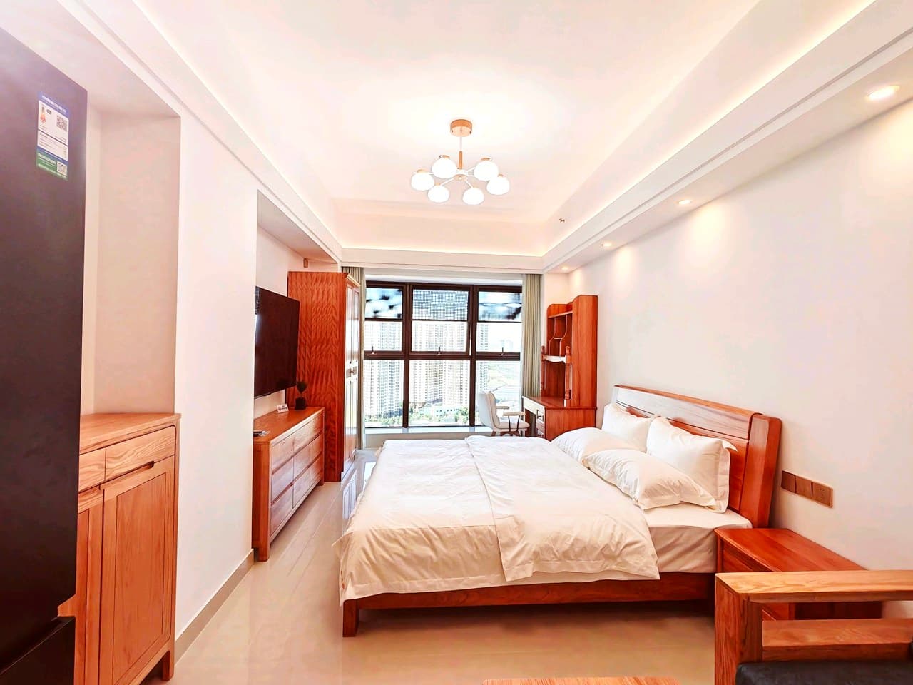 The landlord personally cleans and maintains the property meticulously; it's very reassuring.