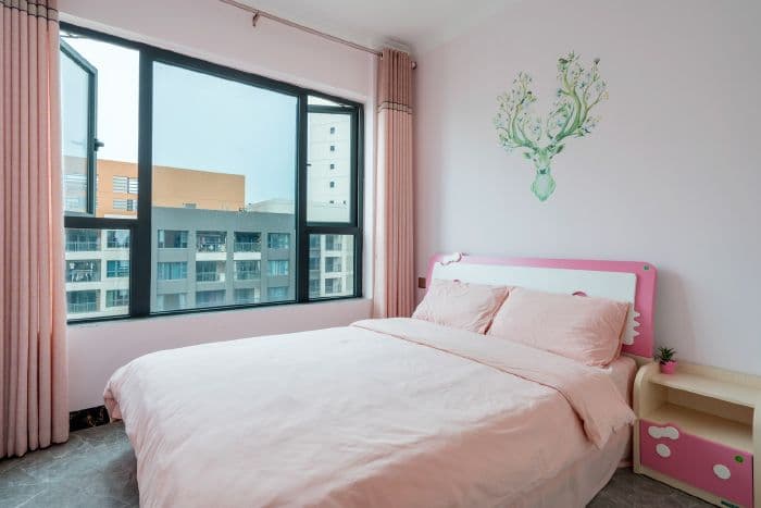 The pink accents make your little princess feel right at home.
