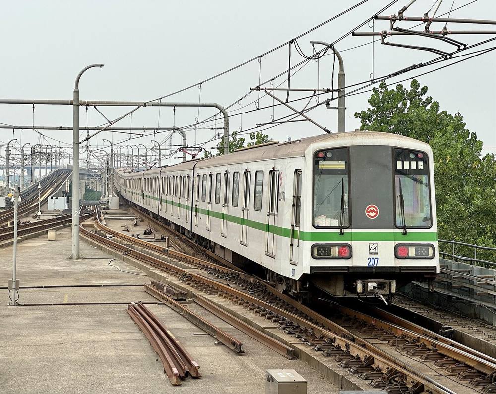 How to Use Shanghai Metro, Ferries and Airport Links