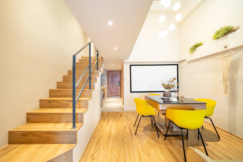 Light-luxury duplex suite for six near Hongqiao