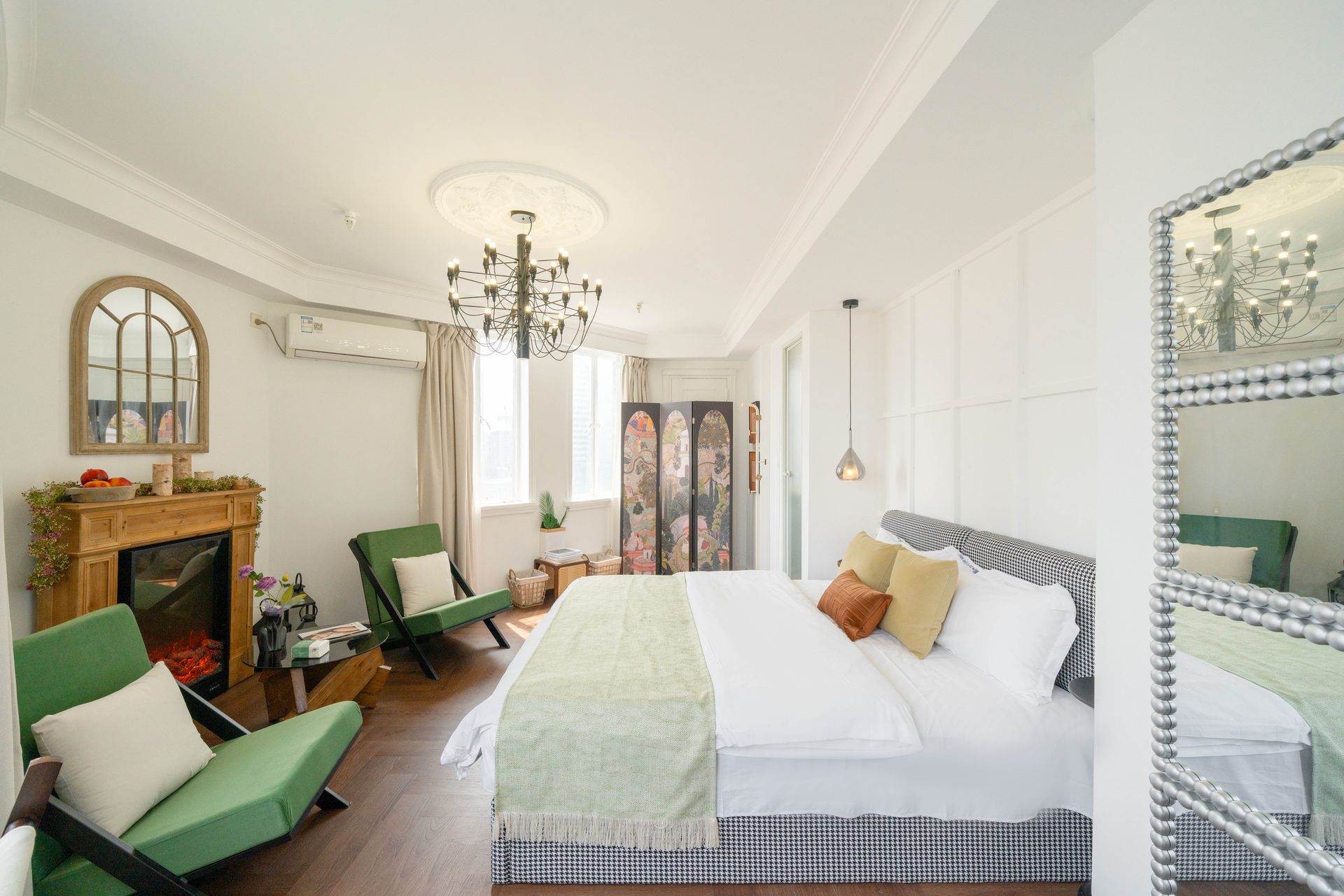 Weifan Louvre Three-Bedroom Bund View Residence