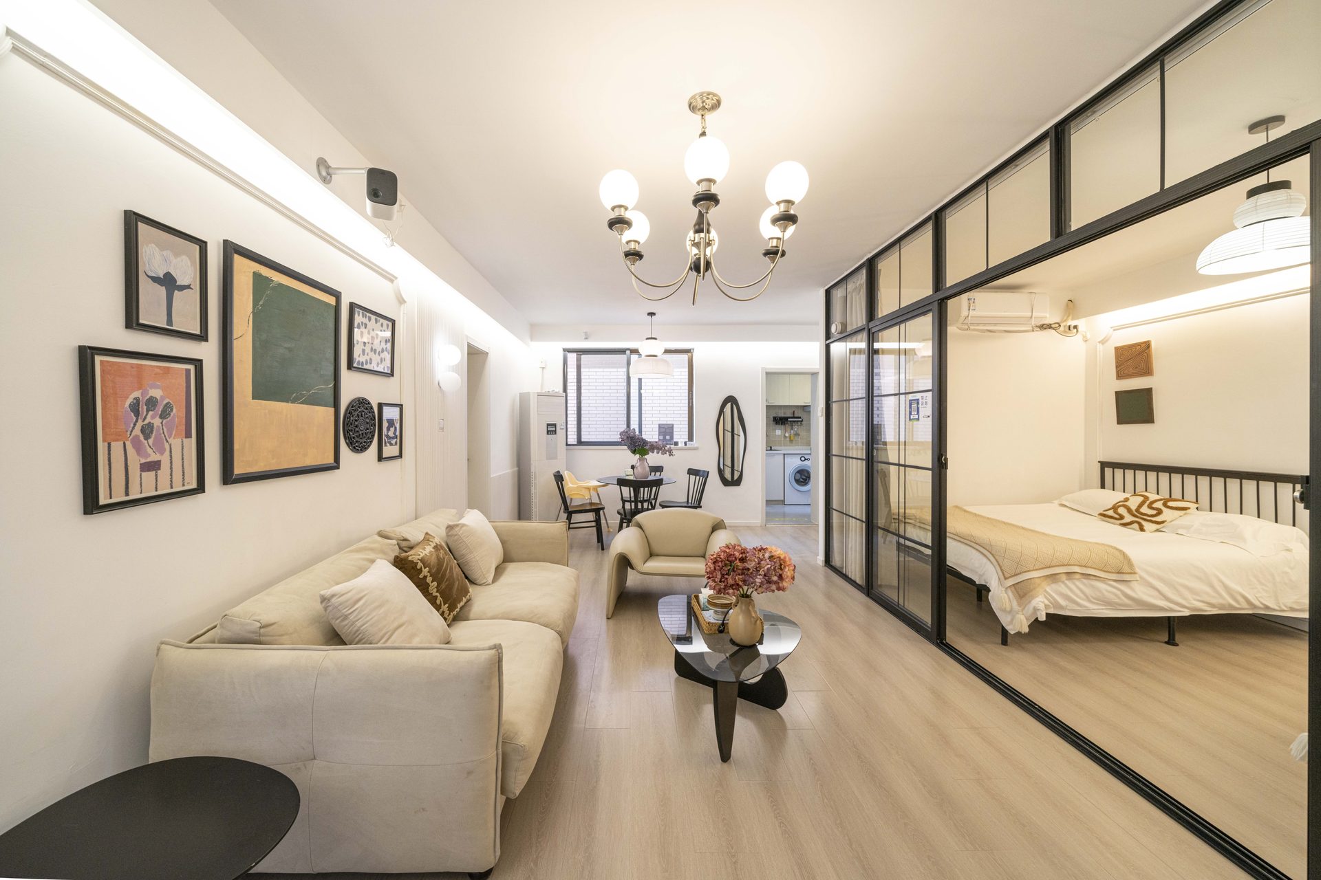 Yidu Daylight Rooftop Two-Bedroom Home by West Nanjing Road