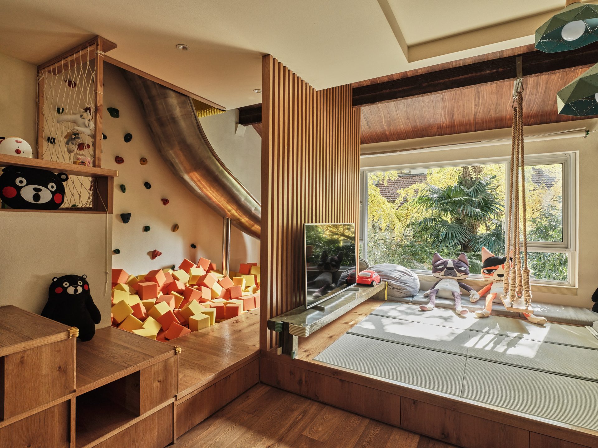Gefii Space Kumamon Family Three-Bedroom with Slide